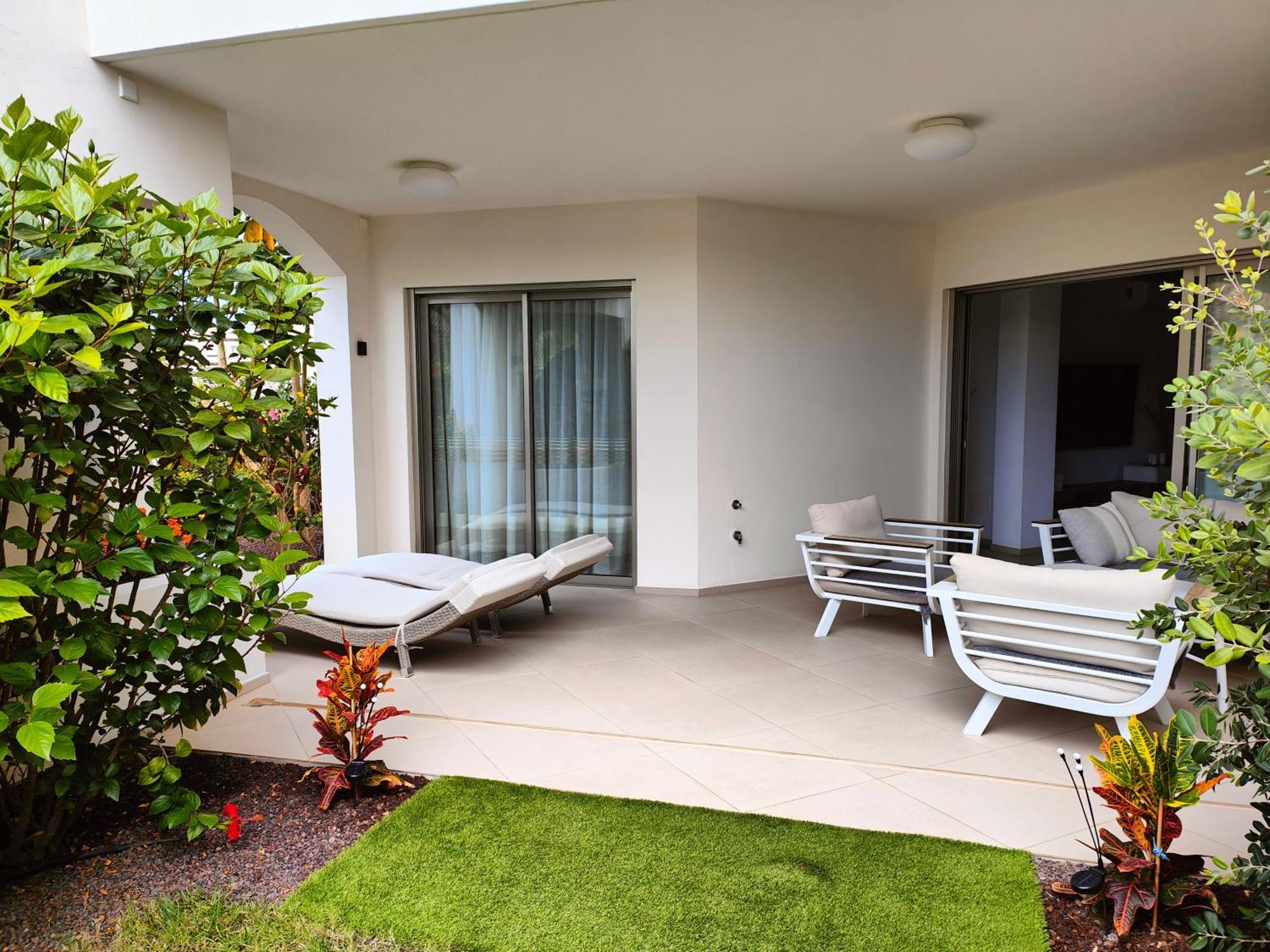 Garden Suites Luxury Apartment Палм-мар Екстериор снимка